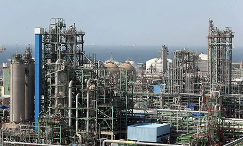 Iranian industrial Oil China refinería